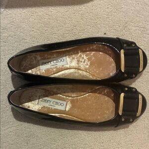 Jimmy Choo Morse ballet flats in black patent leather with a gold buckle detail👝